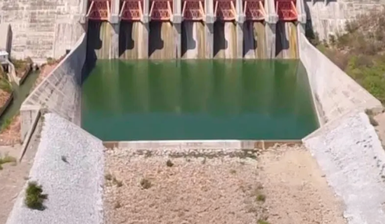 México y EU pactan agua                                          Acuerdo tras tensión