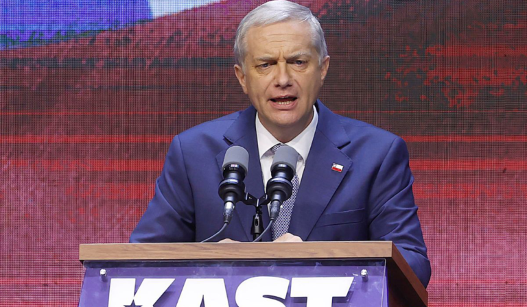 Kast arrasa en Chile                                                 Gana segunda vuelta