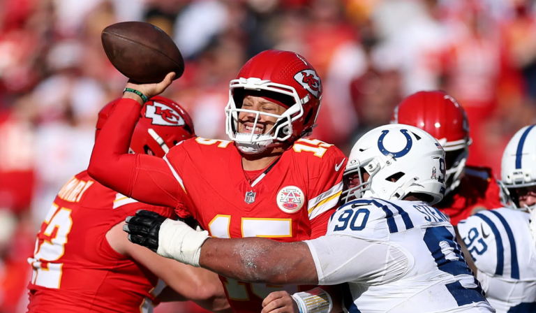 Mahomes se despide del año                                      Lesión golpea a Chiefs