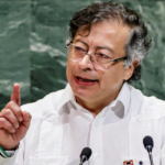 Petro defiende a Maduro                                          Cuestiona versión de EU