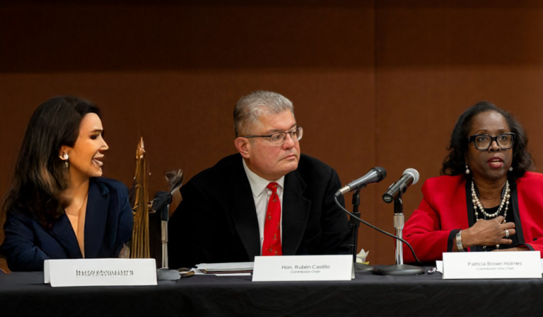 Comisión investiga abusos migratorios      Audiencias en Chicago