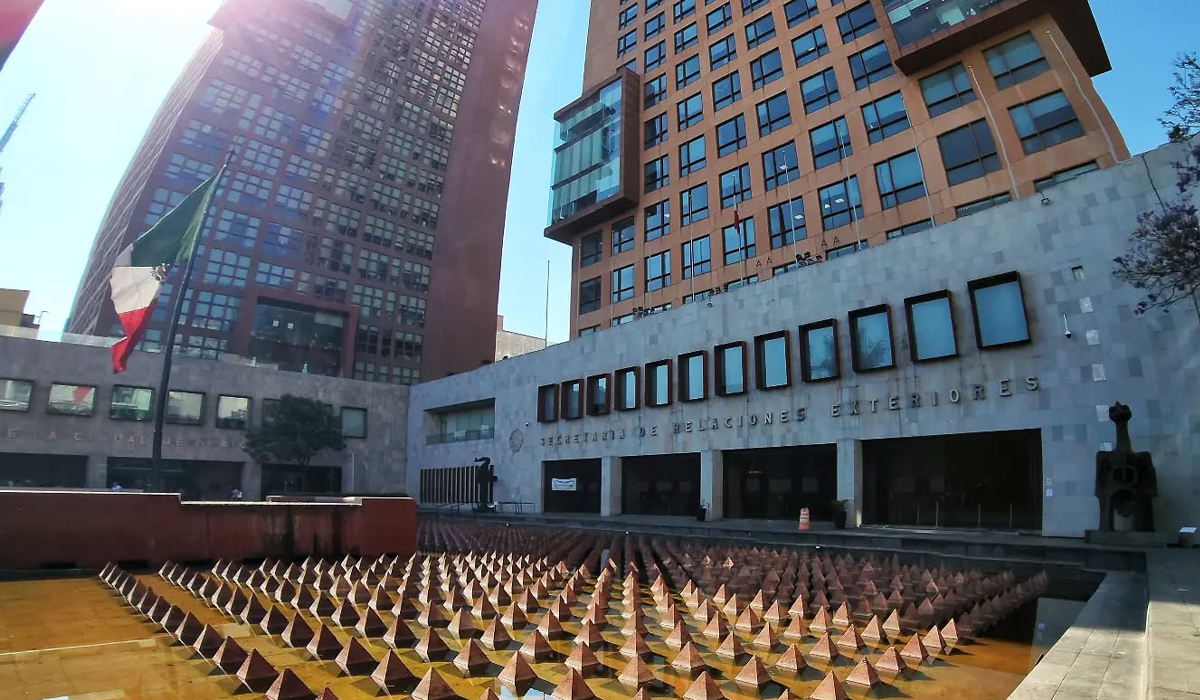 Fracasa licitación de pasaportes                                       SRE declara desierto contrato millonario federal