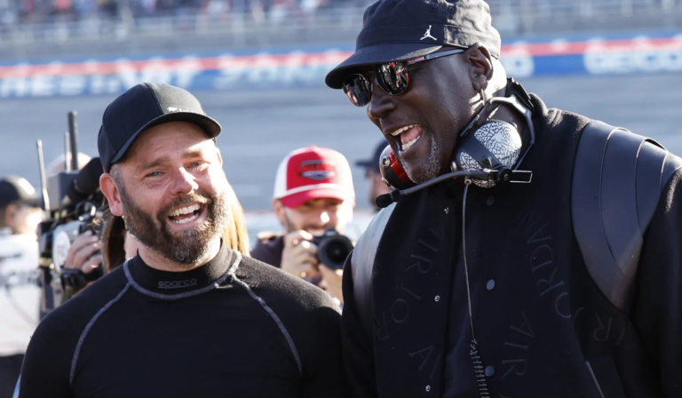 Jordan testifica contra NASCAR                             Modelo bajo presión