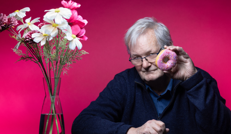 Muere Martin Parr, cronista visual de la vida británica