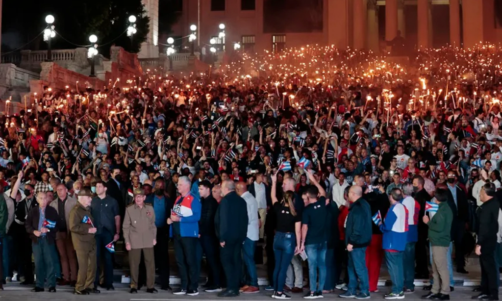 Díaz-Canel lidera marcha martiana                   Antorchas y mensaje político