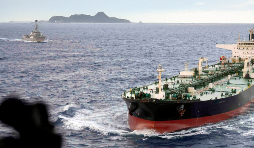 EU persigue petrolero sancionado                    Operativo global naval