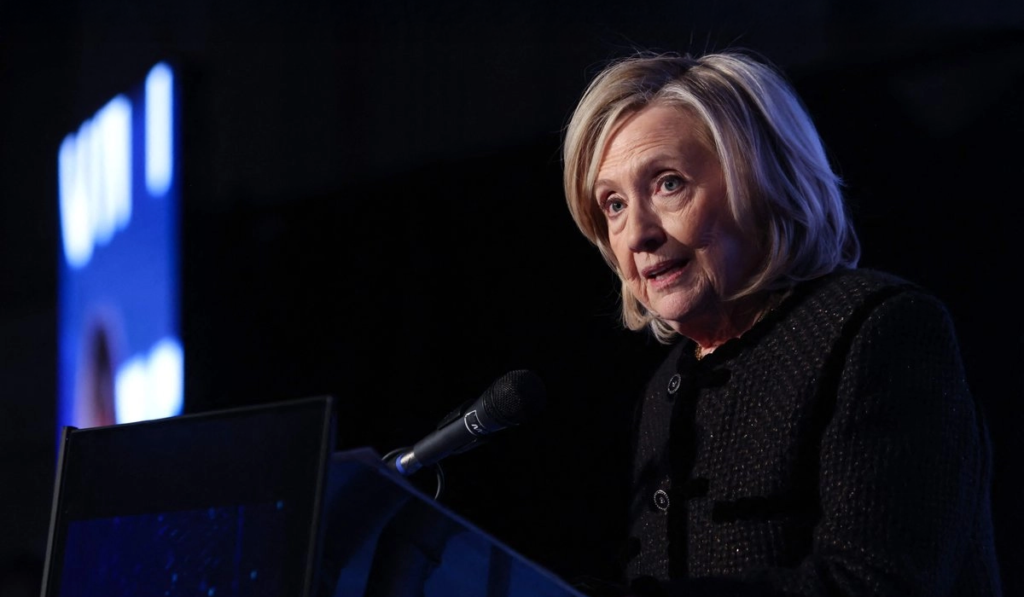 Hillary acusa encubrimiento de Trump                         Por archivos Epstein