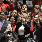 Aprueban reducción de jornada laboral                   Reforma pasa a estados