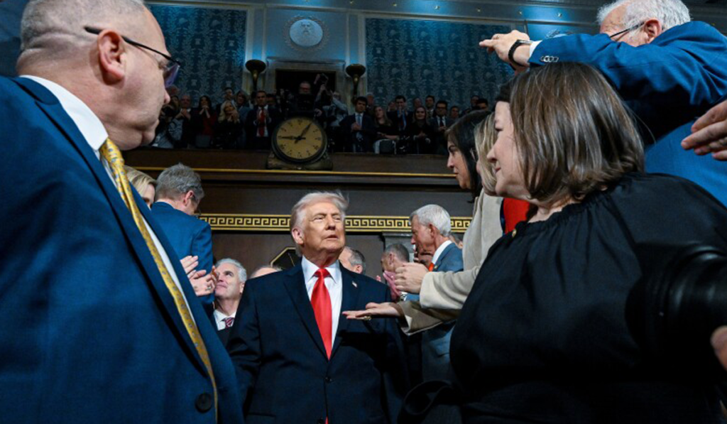 Trump defiende su gestión                                        Informe ante Congreso
