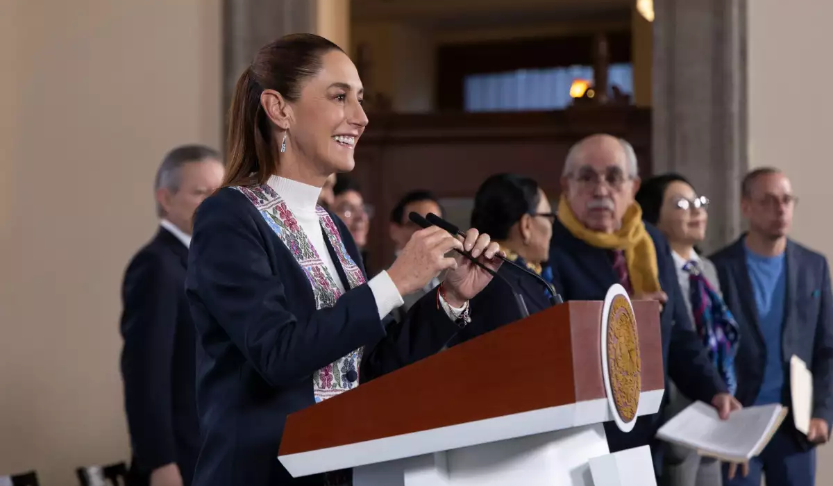 Sheinbaum presenta reforma electoral                       Propone reducir costos y modificar plurinominales