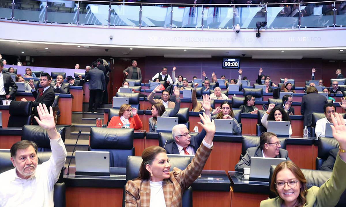 Sheinbaum descarta embajada                                    Salida de Adán Augusto es decisión personal