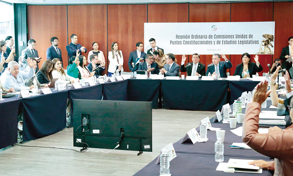 Comisiones posponen dictamen electoral            Aplazan discusión del plan B en Senado