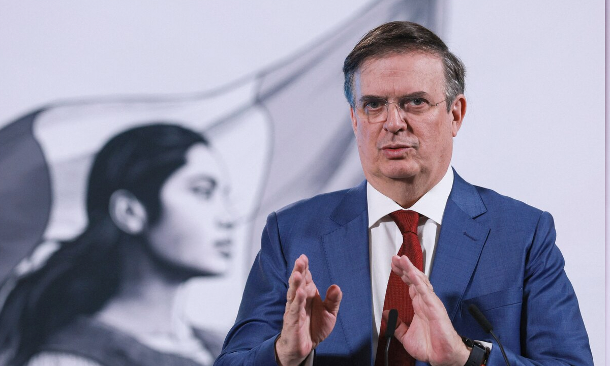 Ebrard presenta plan vehicular Buscan fortalecer industria de transporte pesado