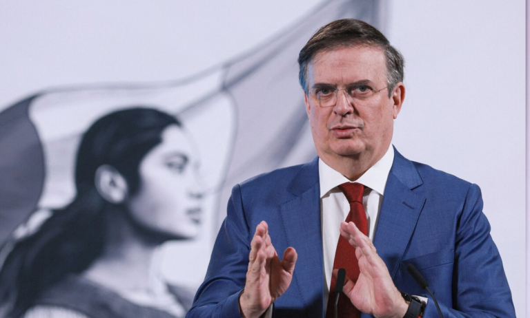 Ebrard presenta plan vehicular Buscan fortalecer industria de transporte pesado