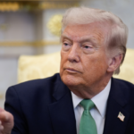 Trump amenaza a medios críticos                         Presión contra prensa