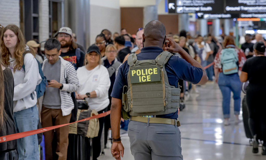 ICE despliega agentes en aeropuertos  Refuerzan seguridad aeroportuaria