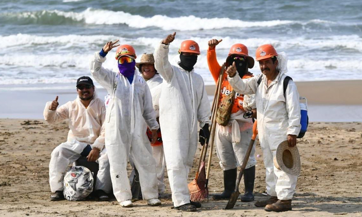Avanza limpieza en Golfo Recolectan 894 toneladas tras derrame petrolero