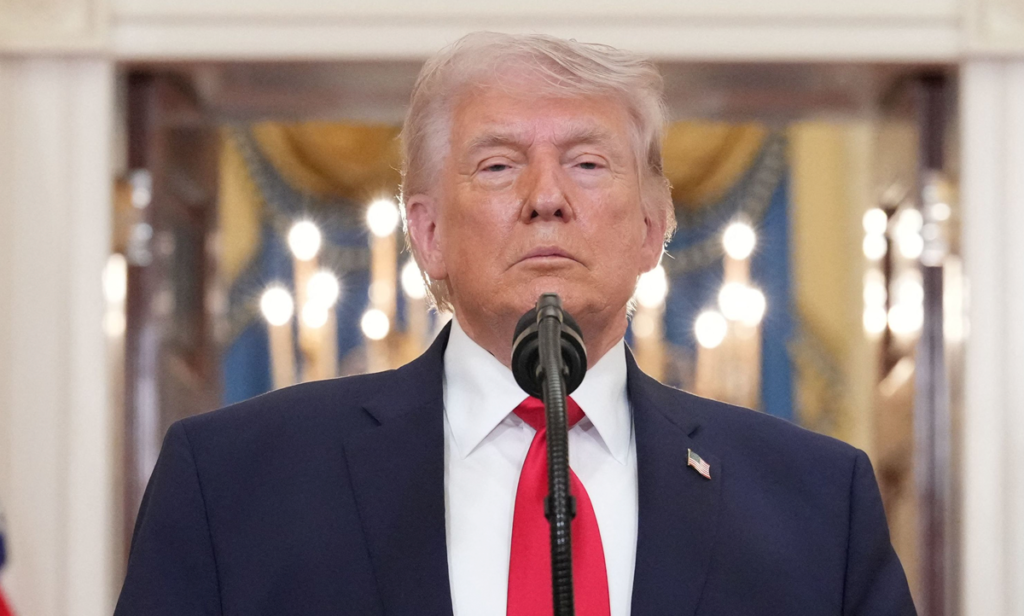 Trump proclama victoria militarIrán responde con ataque