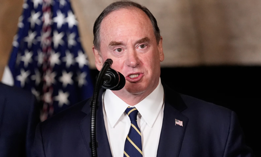 Renuncia jefe naval de EU Salida sin explicación