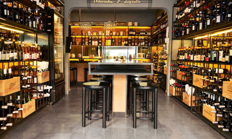 Brutal vinatería de barrio conquista San Miguel Chapultepec