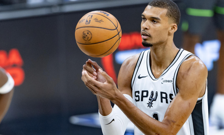 Minnesota empata ante Spurs Edwards lidera remontada