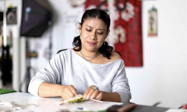 Gabriela González transforma el futbol en arte prehispánico