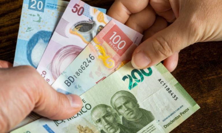 Burócratas ganan aumento Alza salarial histórica