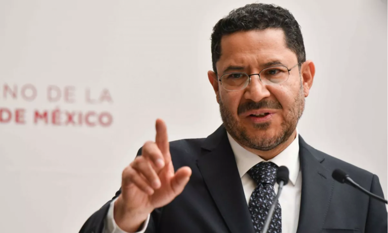 Batres propone aseguradora pública Busca mejores pensiones
