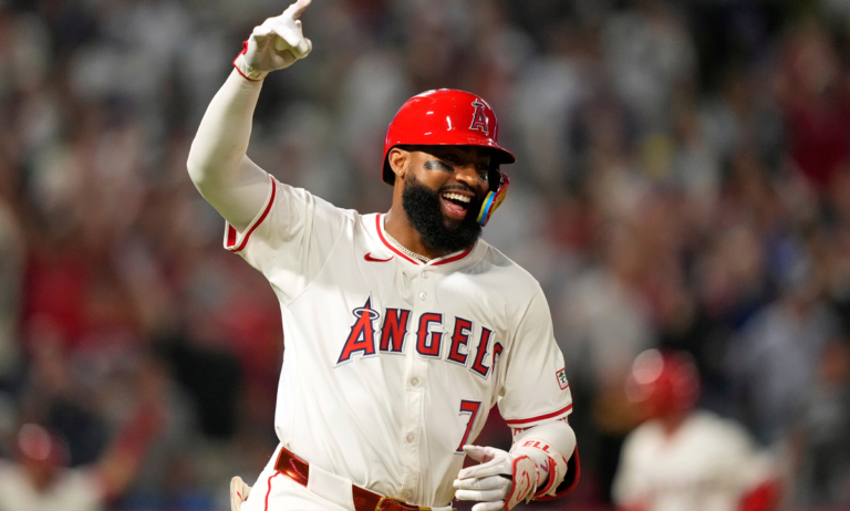 Angelinos evitan la barrida Rivero lidera paliza