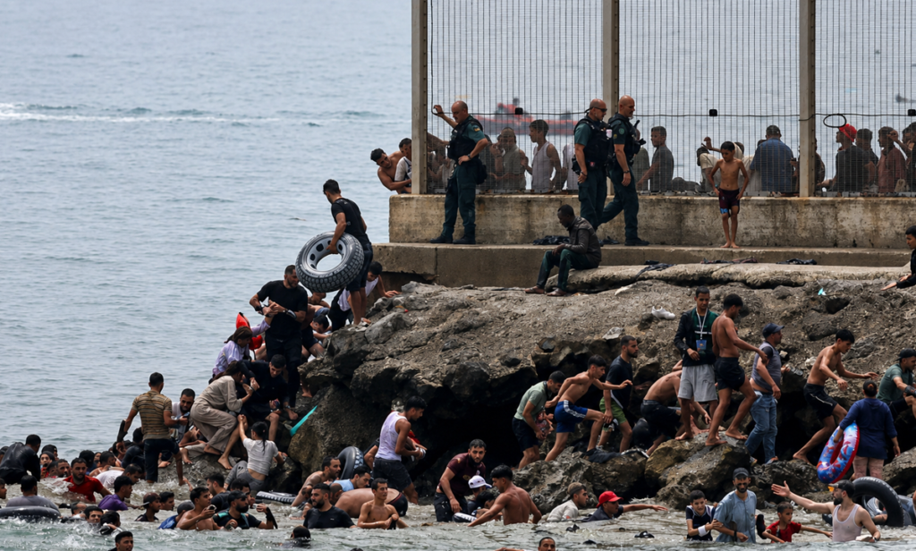 Hallan 34 migrantes muertos Sánchez enfrenta crisis migratoria