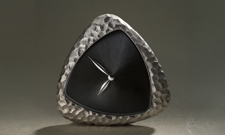 Anoma lanza reloj artesanal