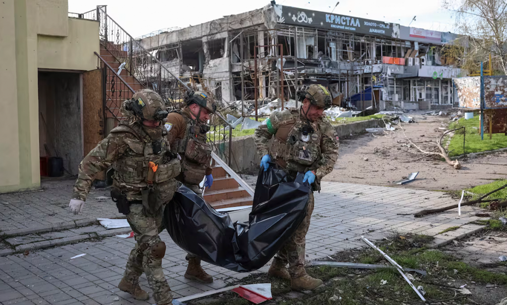 Rusia y Ucrania intercambian Repatrían 285 soldados fallecidos